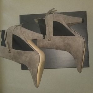 NWOT taupe booties